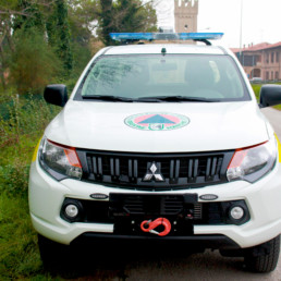 veicoli protezione civile_pick-up dettagio gancio traino_celiani allestimento veicoli e forniture